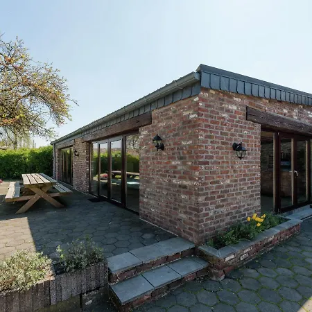 Square Farm Transformed Into A Luxurious Holiday Σπίτι διακοπών
