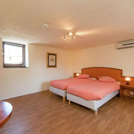 Square Farm Transformed Into A Luxurious Holiday Σπίτι διακοπών